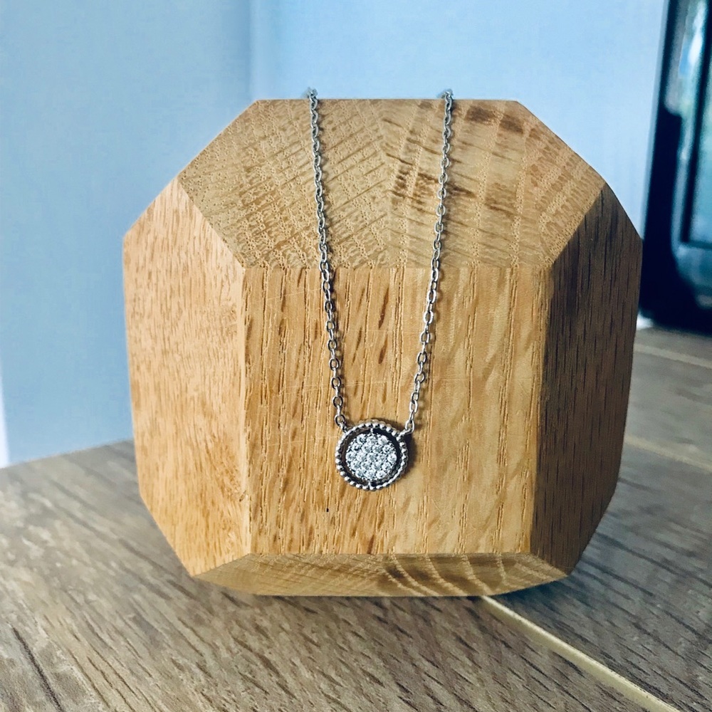 Round zirconia stone embellished pendant necklace - Picture 1 of 8
